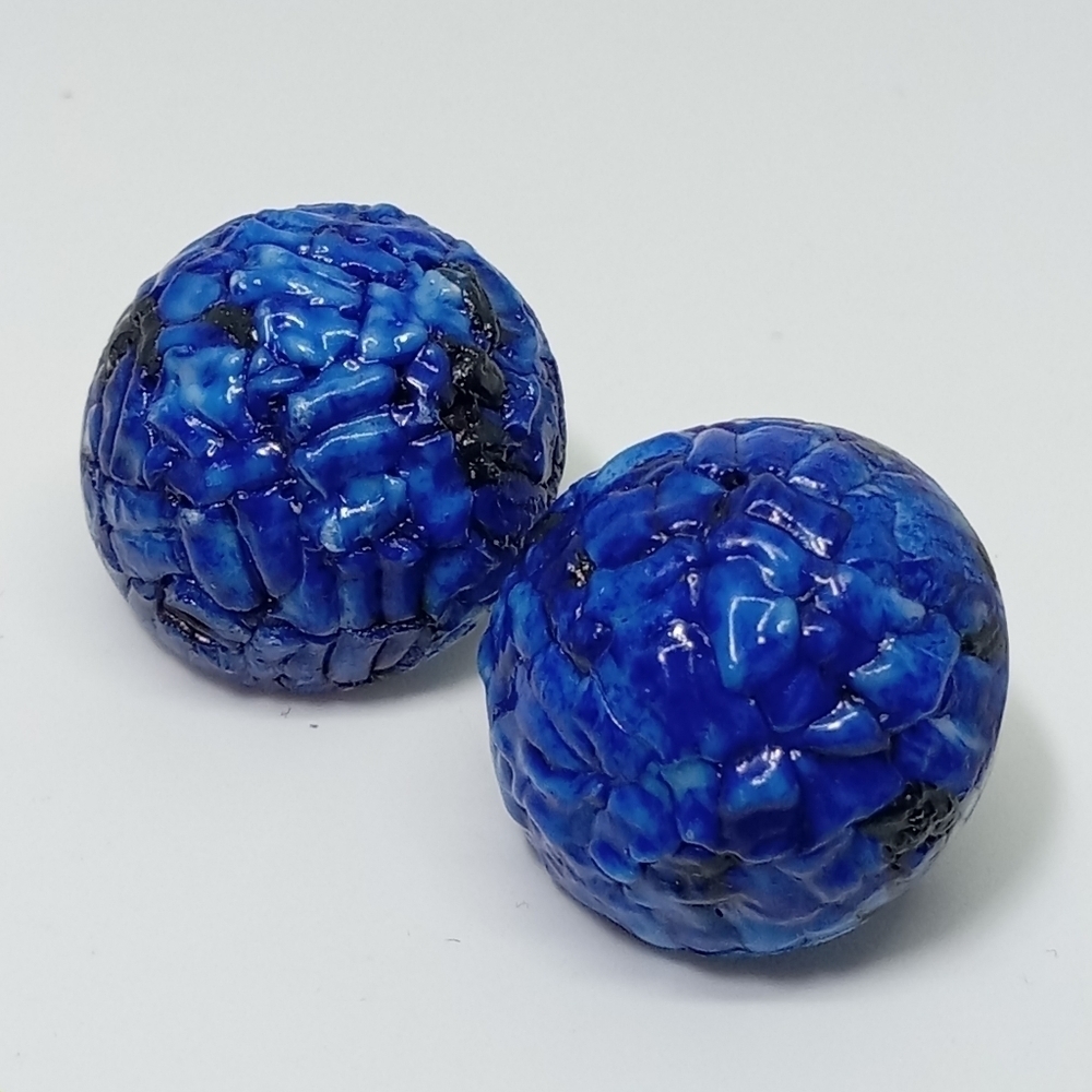 * vintage Japan blue resin clip on earrings